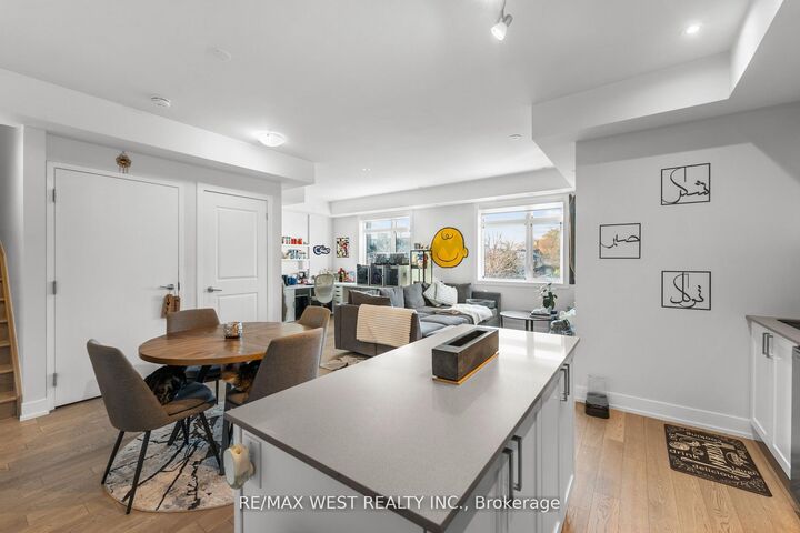 Property Photo: 1062 Douglas McCurdy Common 225 ON L5G 0C6