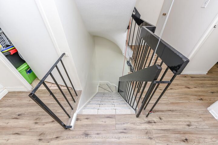 10 Eddystone Avenue 108 — photo 1