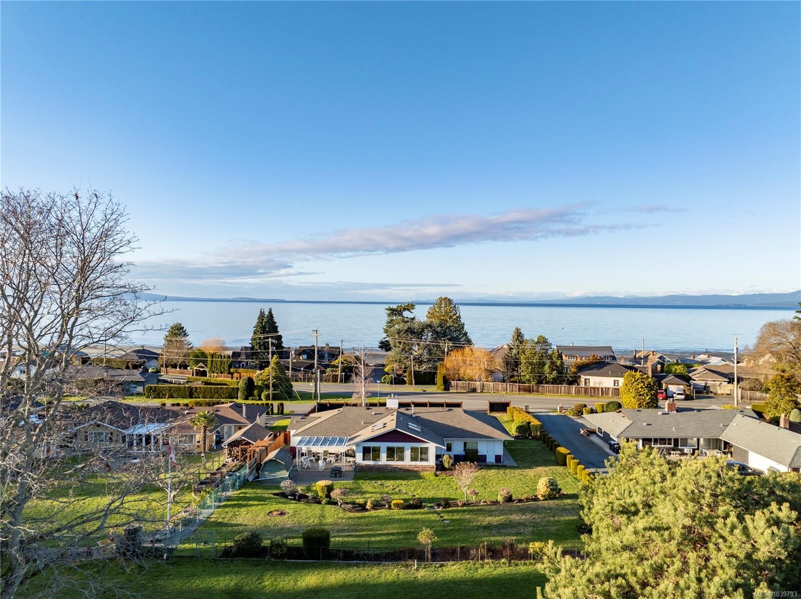 Property Photo: 260 Elizabeth Ave BC V9K 1G8