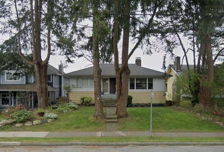 Property Photo: 313 E 13th Street BC V7L 2L8