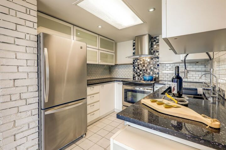 10082 148 Street 808 — photo 1
