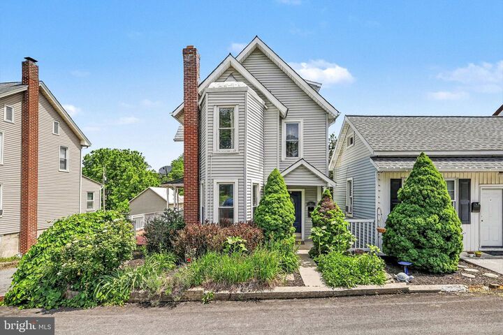 Property Photo:  51 W Pennsylvania Avenue  PA 17313 