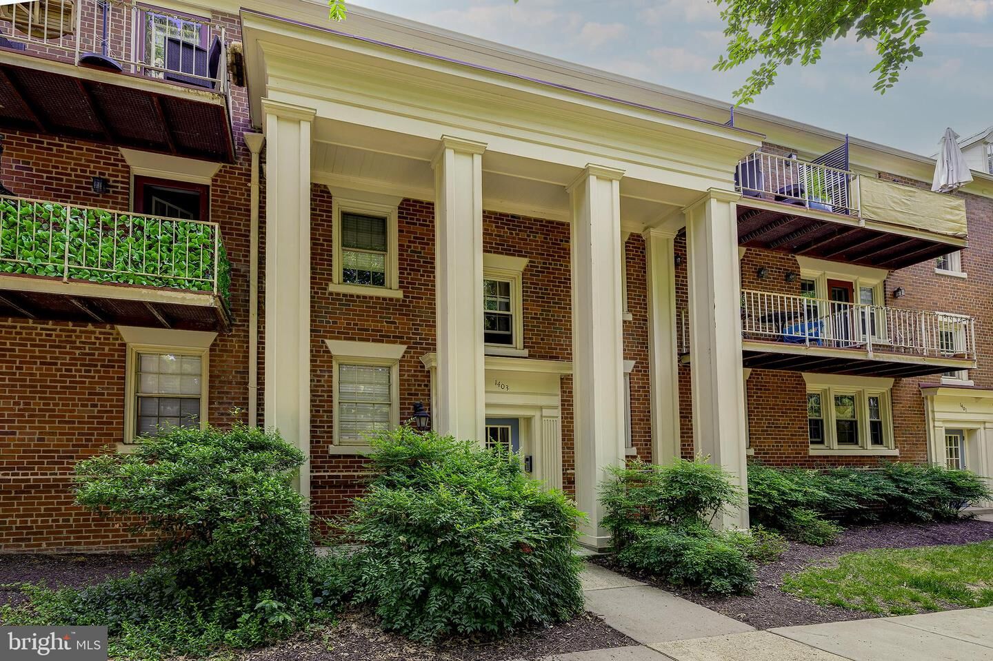 Property Photo: 1403 E Abingdon Drive 2 VA 22314