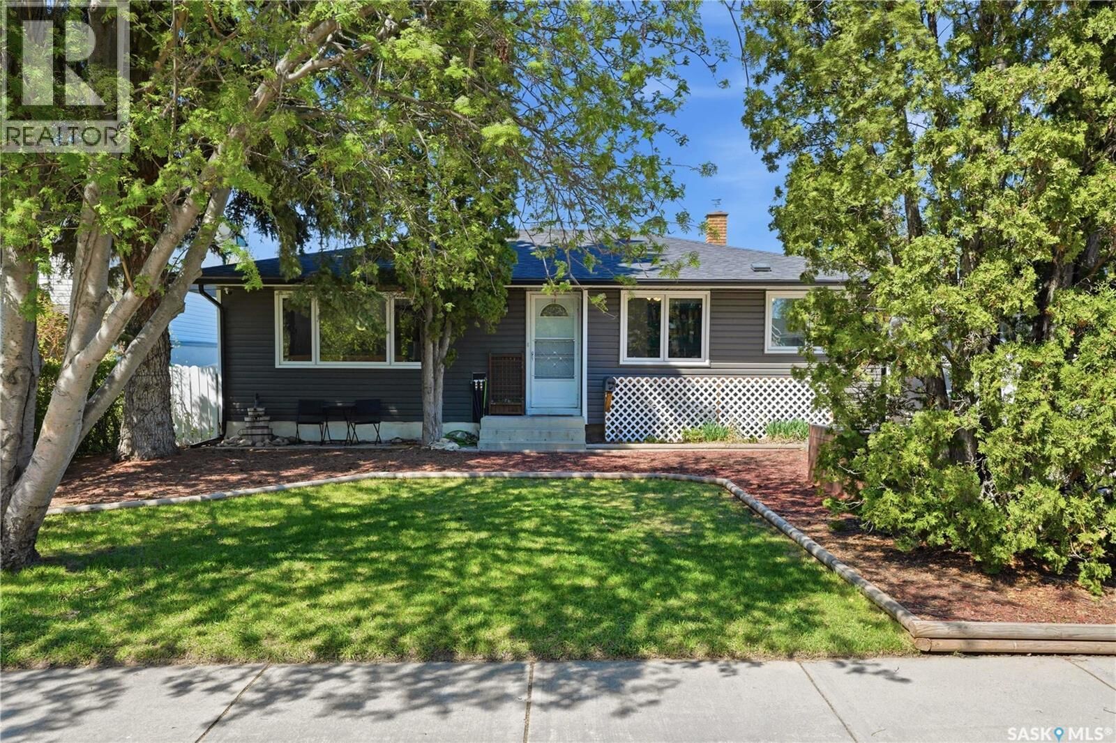 Property Photo: 3322 Harrington Street SK S7H 3Y1