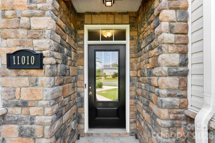 Property Photo: 11010 Chalkbark Lane NC 28262