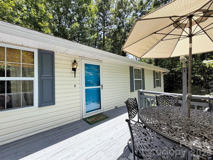 Property Photo: 330 Sleepy Hollow Drive NC 28785