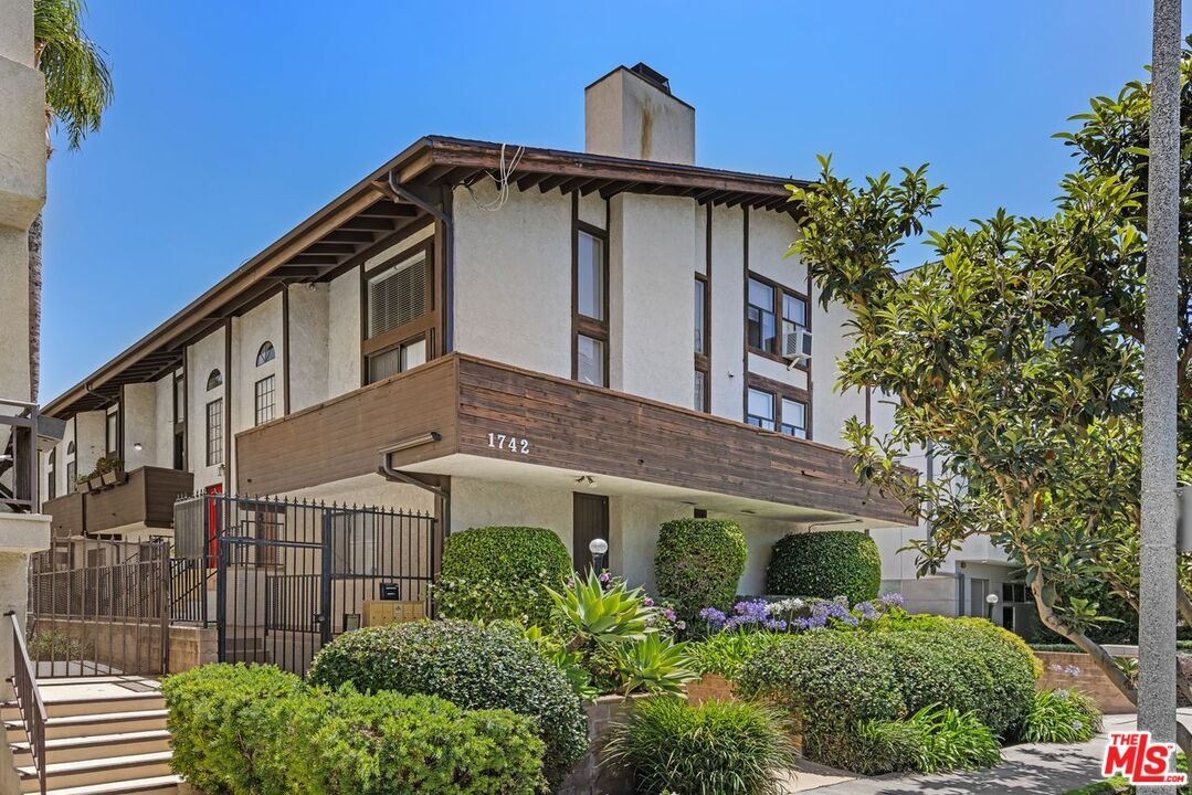 Property Photo: 1742 Stoner Ave CA 90025