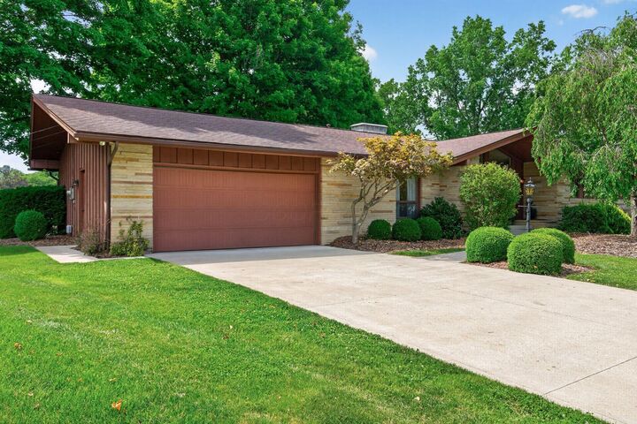 Property Photo:  1115 Hilltop Drive  OH 43055 