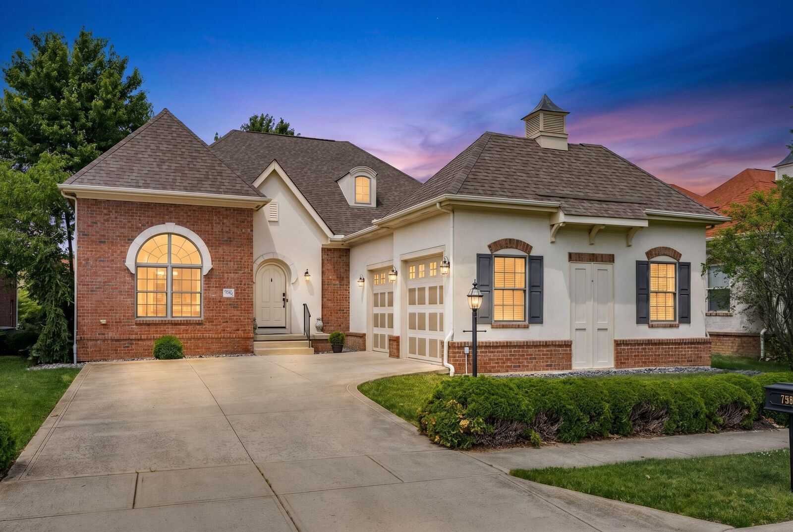 Property Photo:  7983 Oak Meadow Drive  OH 43016 