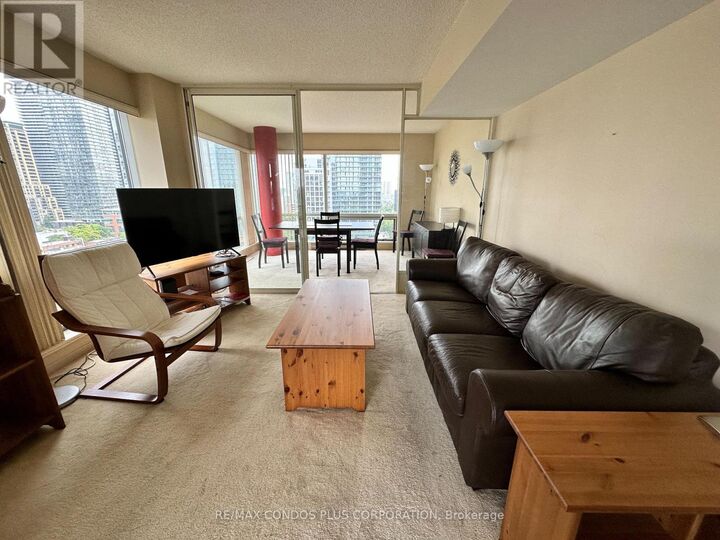 Property Photo: 1001 Bay Street 1804 ON M5S 3A6