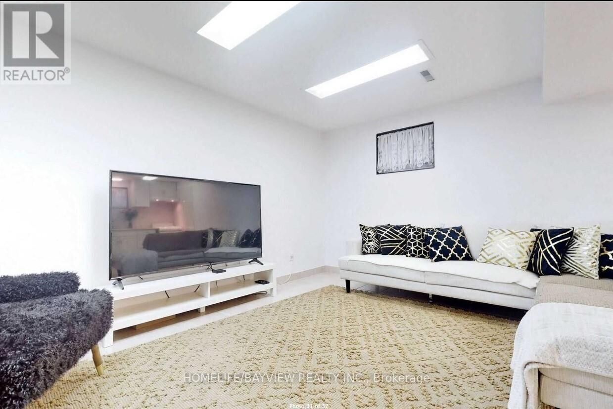 Property Photo:  14 Gray Crescent Bmnt  ON L4C 5V5 