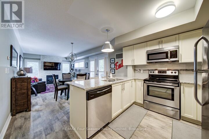 Property Photo:  4 Brandy Lane Drive 108  ON L9Y 0X4 