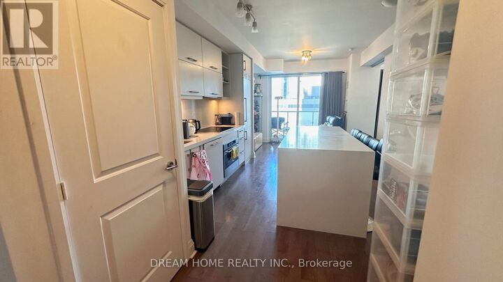 Property Photo: 65 St. Mary Street 1611 ON M5S 0A6