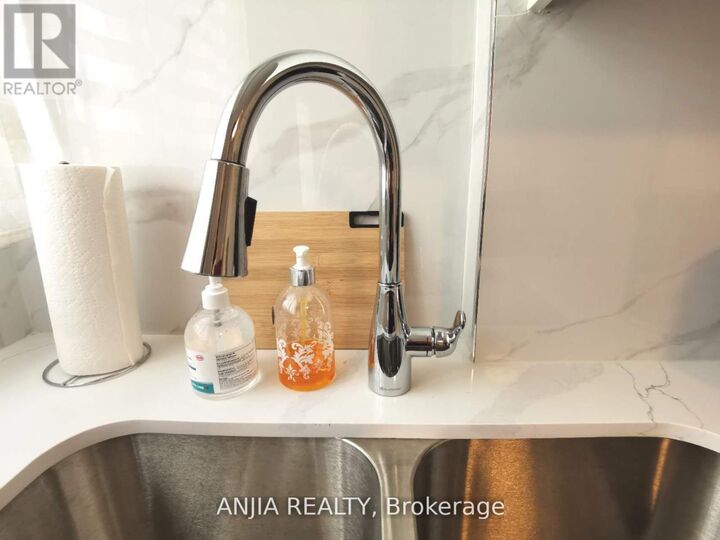 Property Photo:  256 Homewood Avenue 1  ON M2R 2N3 