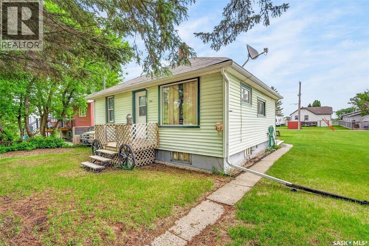 Property Photo:  216 1st Avenue S  SK S0E 1A0 