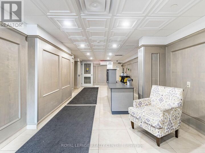 Property Photo:  25 Fairview Road West 807  ON L5B 3Y8 