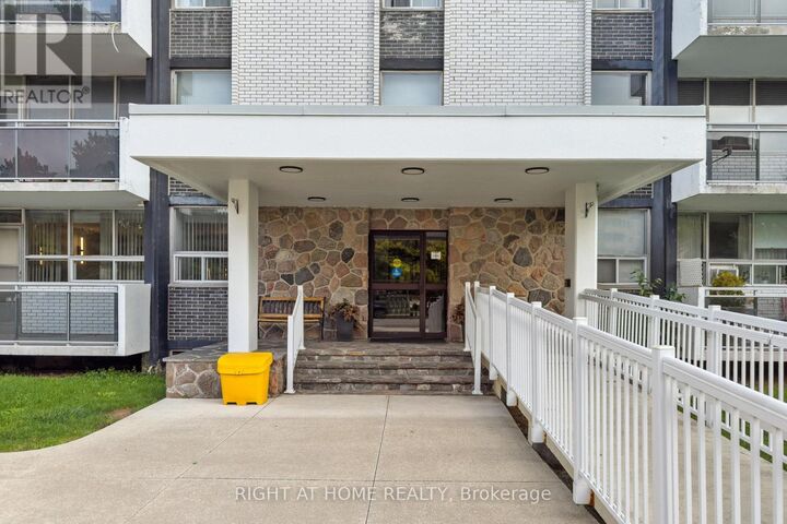 Property Photo:  151 Larose Avenue East 907  ON M9P 1B3 