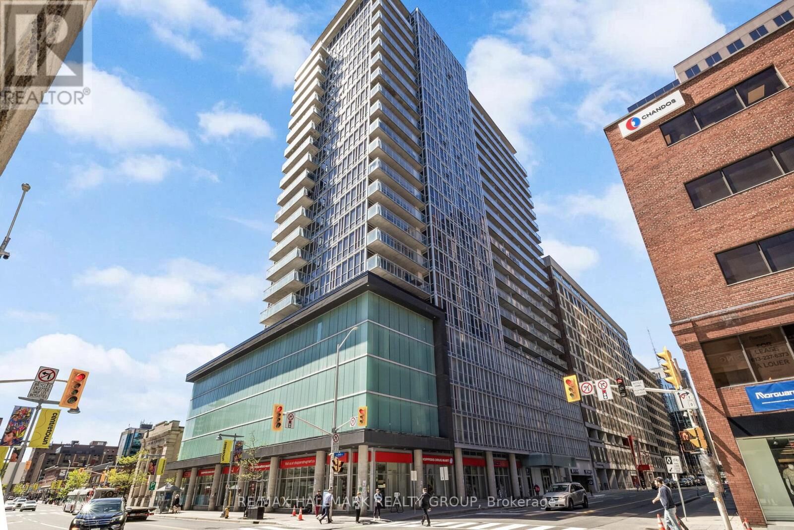 Property Photo:  324 Laurier Avenue West 1804  ON K1N 6P6 