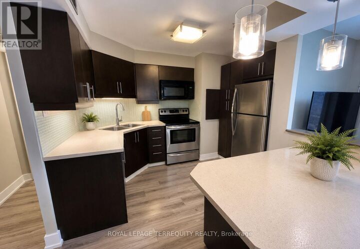 Property Photo:  5795 Yonge Street 413  ON M2M 4J3 