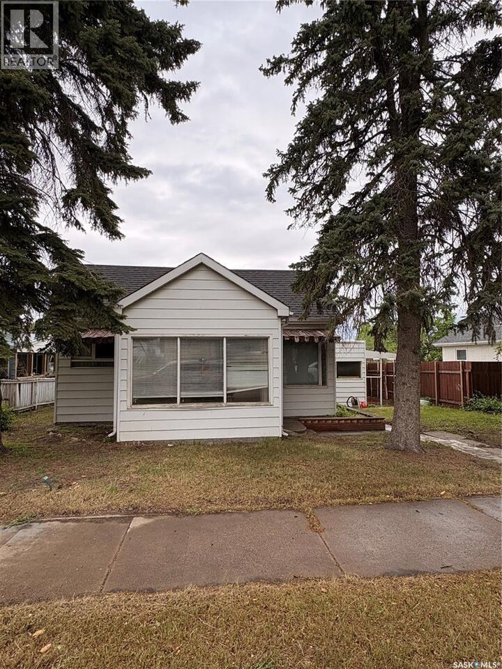 Property Photo:  58 Lillooet Street W  SK S6H 4Y5 