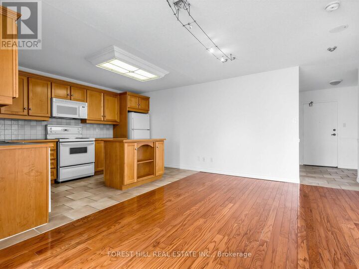 Property Photo:  633 Bay Street 2313  ON M5G 2G4 