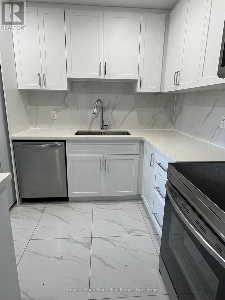 Property Photo: 131 Taunton Road East 409 ON L1G 3T8