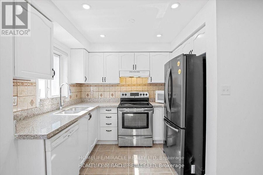 Property Photo:  435 Middlefield Road 42  ON M1S 5W1 