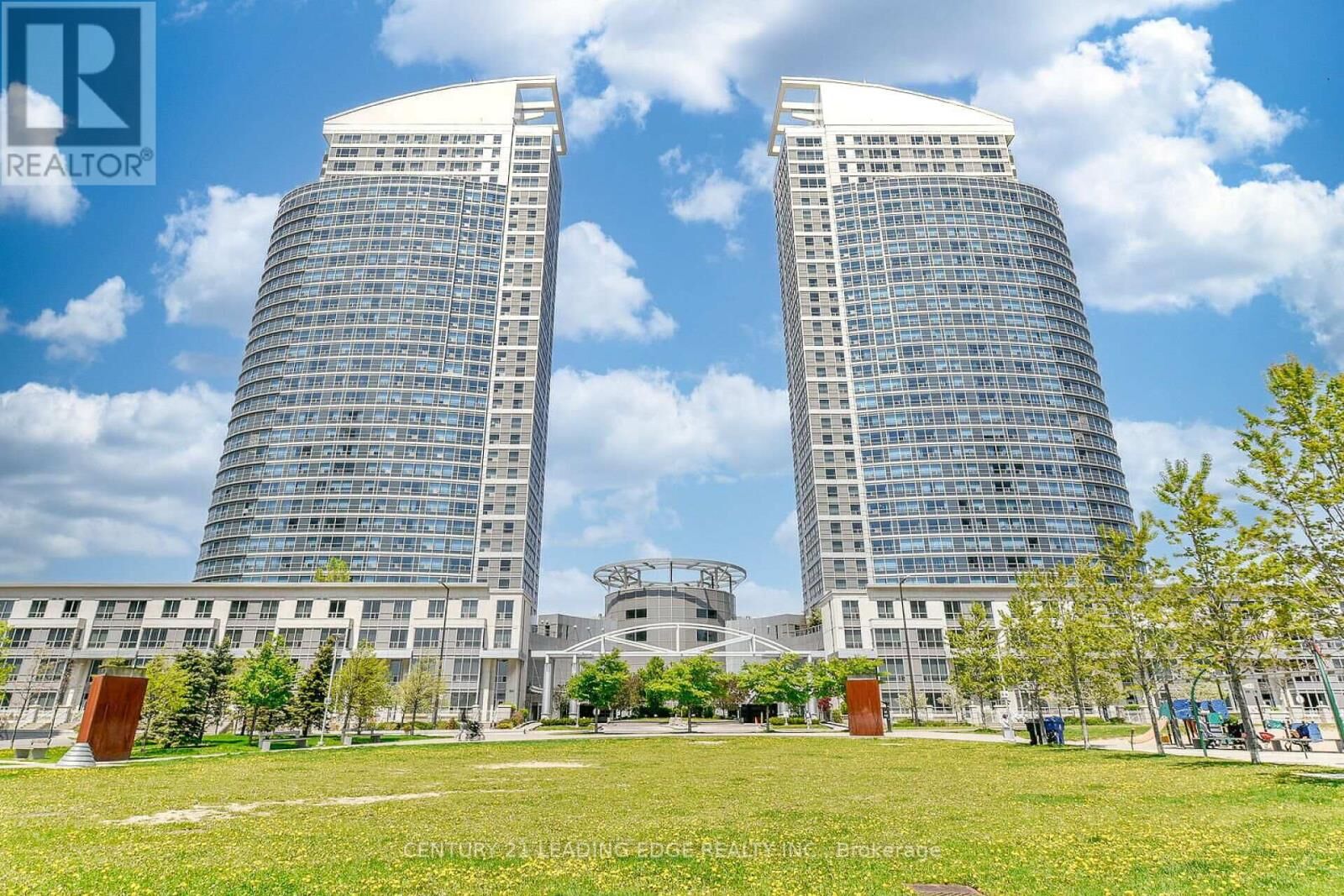 Property Photo:  38 Lee Centre Drive 3207  ON M1H 3J7 