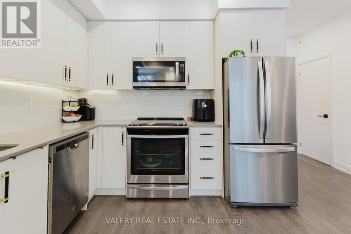 Property Photo: 3492 Widdicombe Way 16 ON L5L 0B8