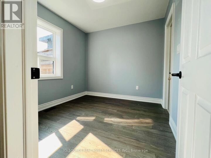 Property Photo:  1342 Weston Road 4  ON M6M 4R5 