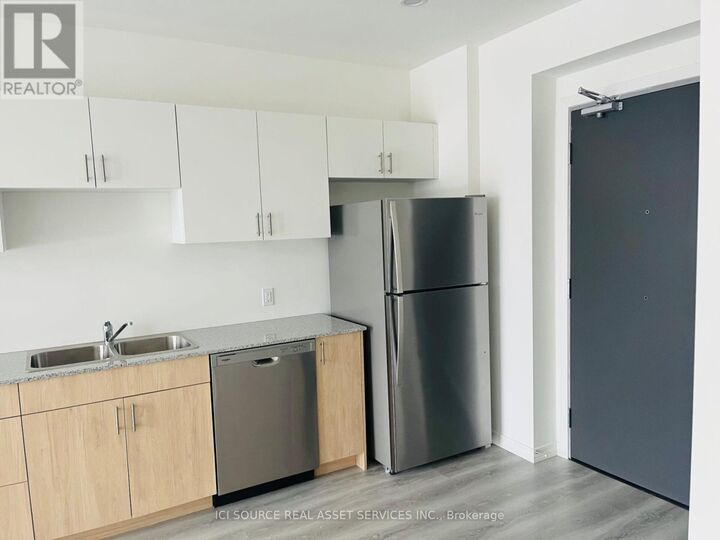 Property Photo:  191 Elmira Road South 104C  ON N1K 0E5 