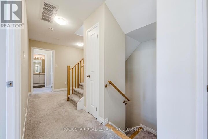 Property Photo: 670 Atwater Avenue 16 ON L5G 0B6