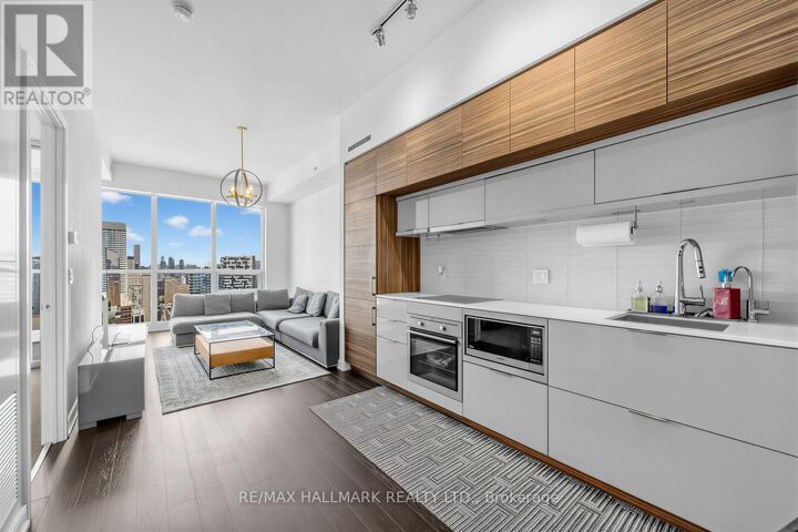 Property Photo: 88 Scott Street 4703 ON M5E 0A9