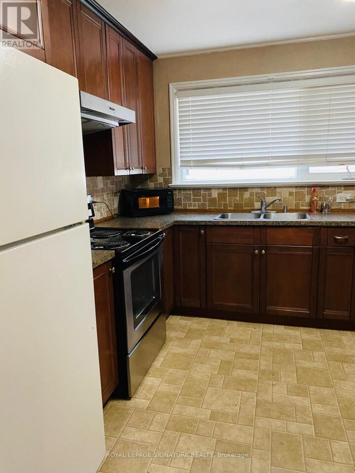 Property Photo:  59 Penetang Street  ON L4M 1V5 
