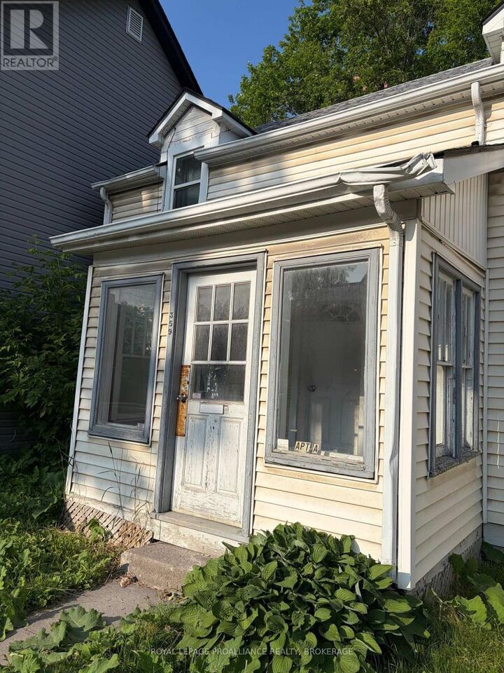 Property Photo:  359 Division Street  ON K7K 4A4 