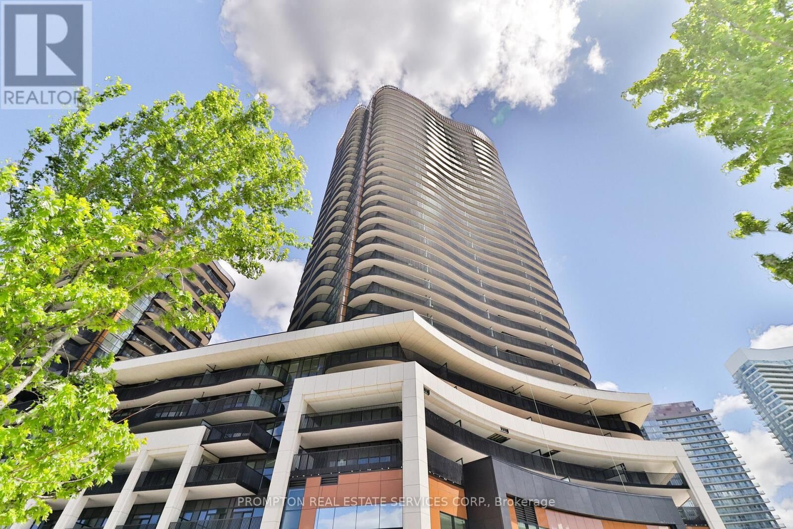 Property Photo: 18 Esther Shiner Boulevard 3208 ON M2K 0J7