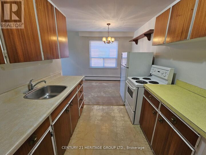 Property Photo:  423 Pharmacy Avenue 5  ON M1L 3G5 