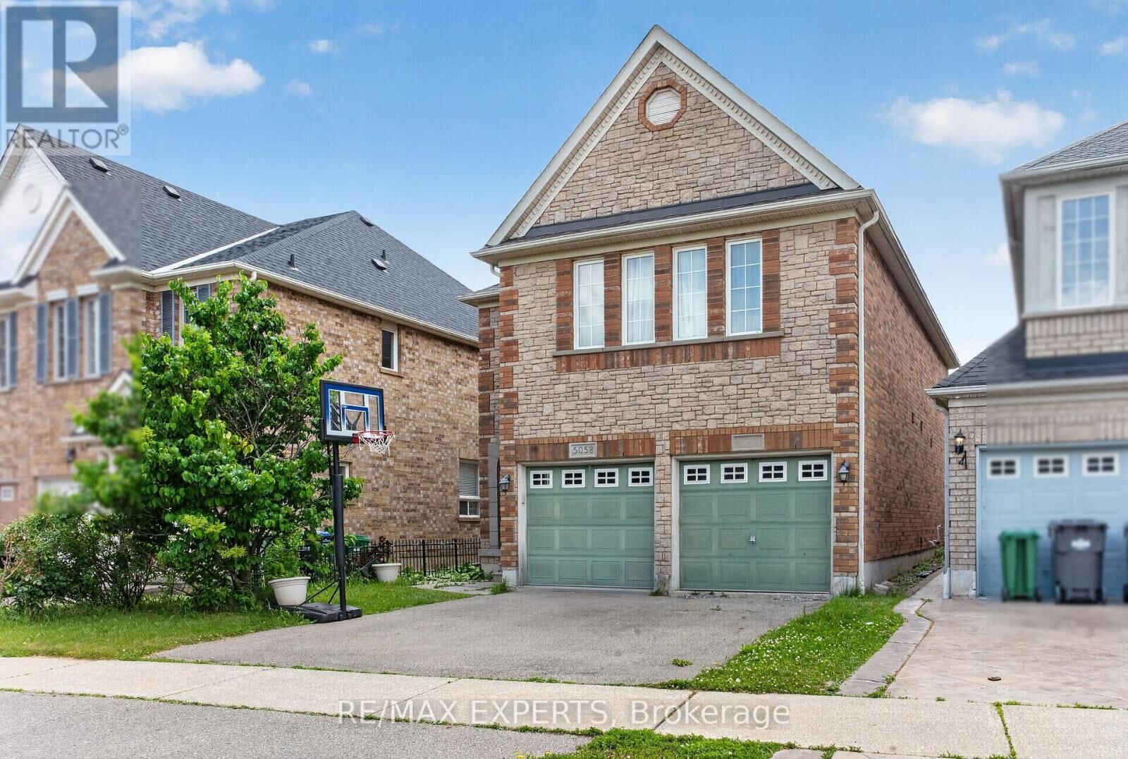 Property Photo: 5058 Oscar Peterson Boulevard ON L5M 7W3