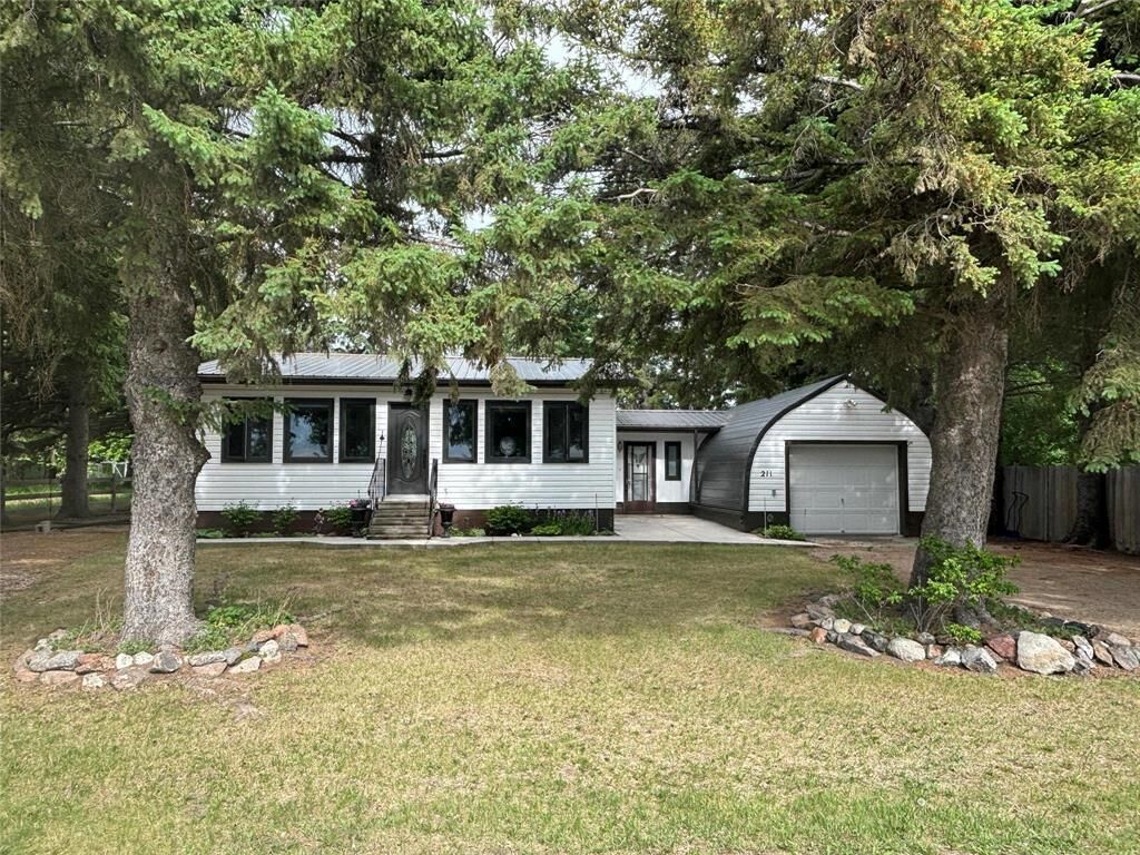 Property Photo: 211 Queen Street South MB R0K 1R0