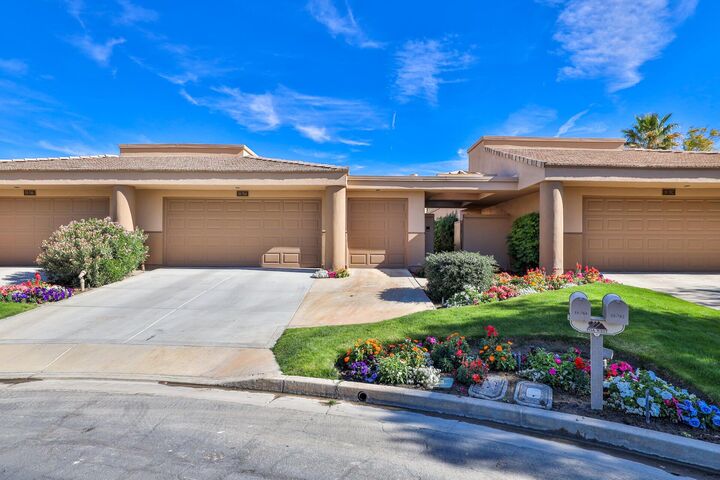 Property Photo: 55764 Oak Tree CA 92253