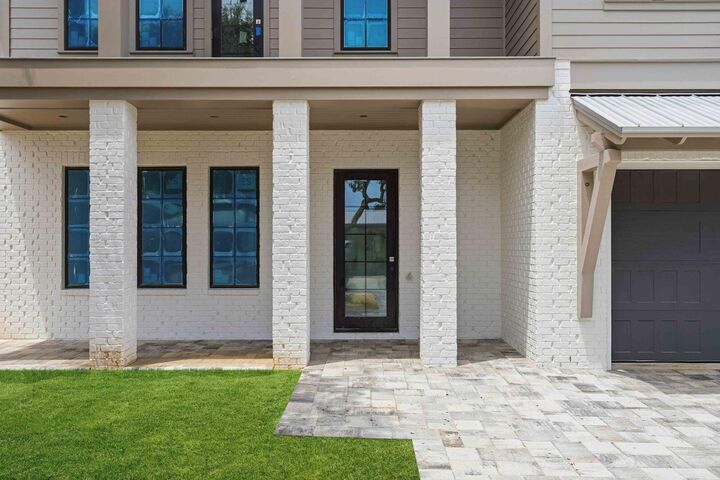 Property Photo: 21522 Dolphin Avenue FL 32413