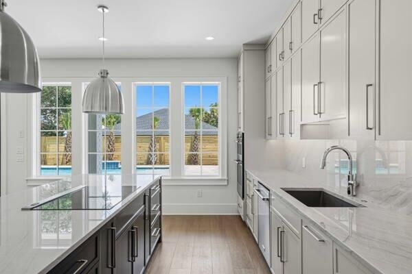 Property Photo: 21522 Dolphin Avenue FL 32413