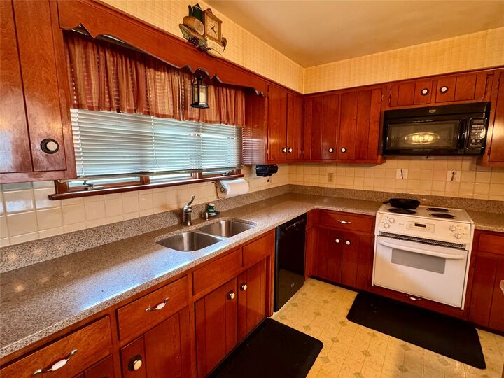 Property Photo:  3651 Delmar Drive  PA 16506 