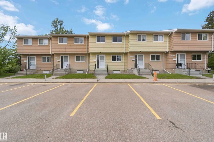 Photo de la propriété:  17325 85 Avenue NW  AB T5T 0P7 