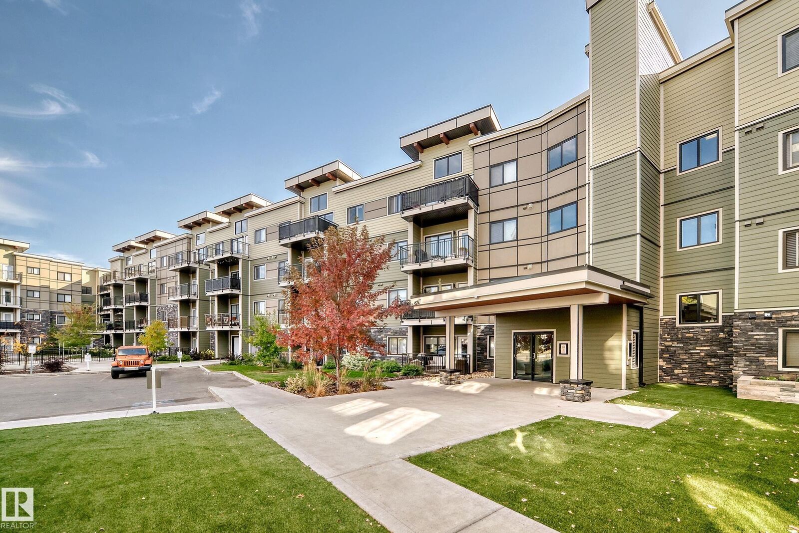 Property Photo: 560 Griesbach Parade Parade NW 440 AB T5E 6X1