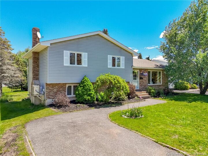Property Photo:  117 Downsview Drive  NB E2M 5E4 
