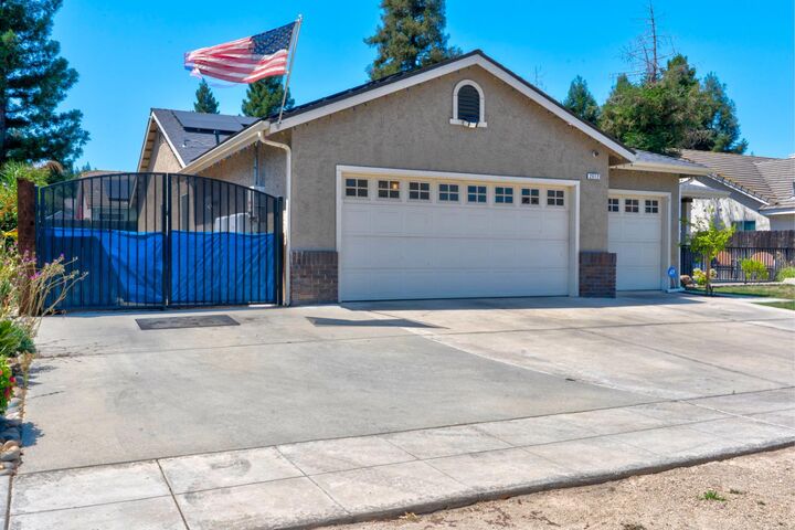 Property Photo:  2512 Keats Avenue  CA 93611 