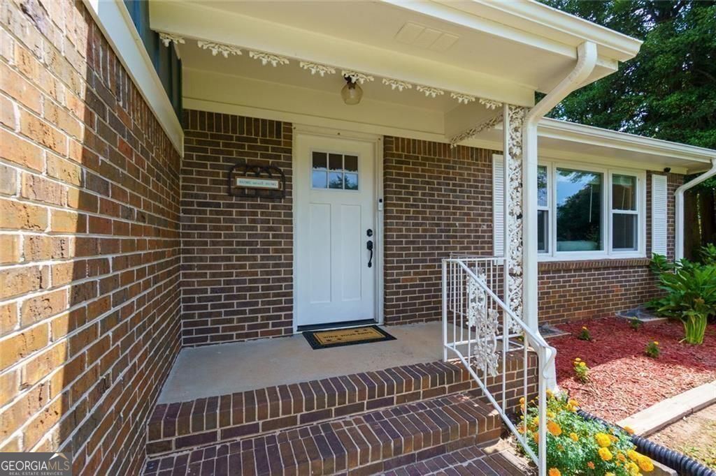 Property Photo: 5800 Cedar Lane SW GA 30126