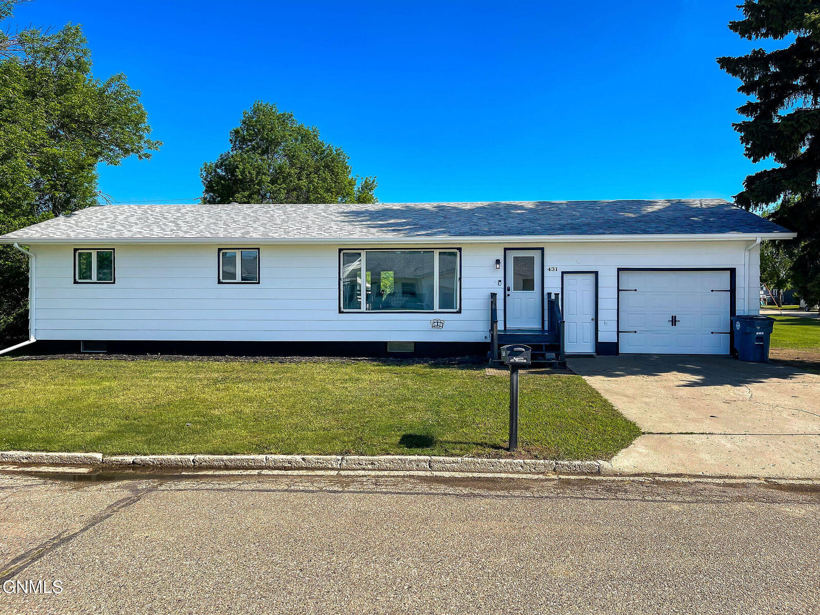 Property Photo:  431 7th Avenue SE  ND 58784 