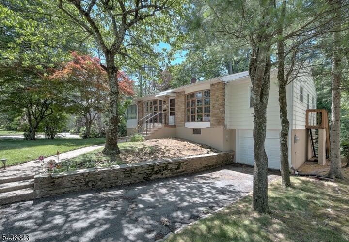 Property Photo: 54 Oak Crest Rd NJ 07052